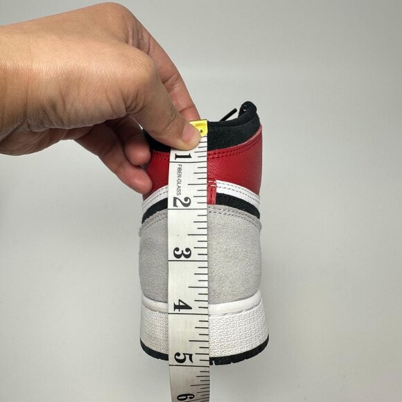 Nike Air Jordan 1 Retro 1 High OG Light Smoke Grey Youth Size 7Y - Picture 13 of 16